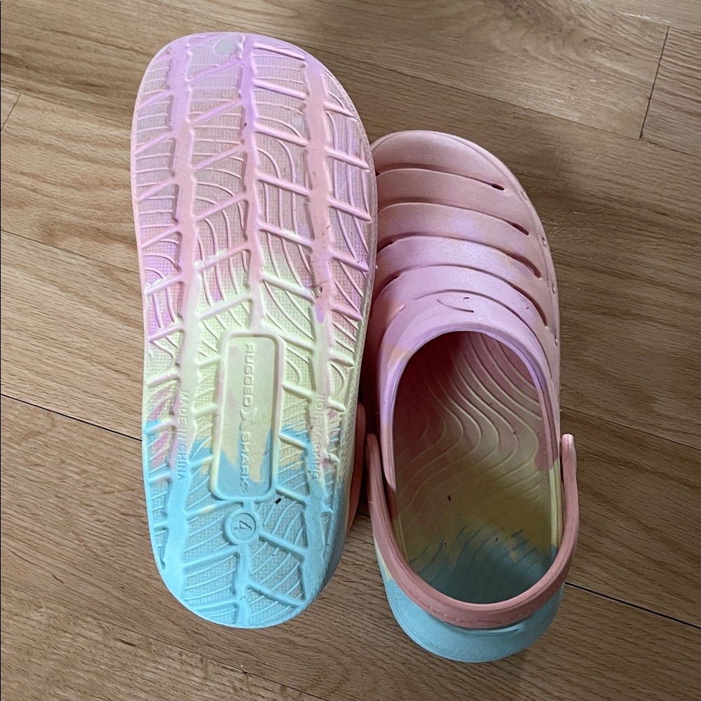 Crocs Kids' Lightweight Pink Slip-On Clog size 4 - Picture 3 of 3